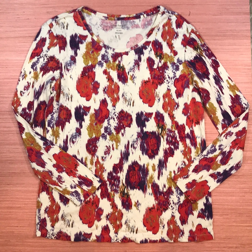 🇺🇸Women’s Lightweight Daisy Fuentes Top Size XL